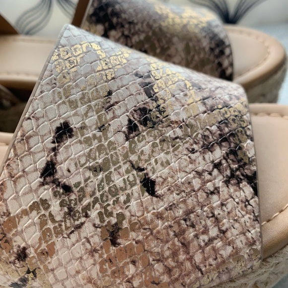 Soda Snake Skin platform Sandals women’s 6.5 or 8, 8.5,9,9.5 or 10 - Picture 13 of 16